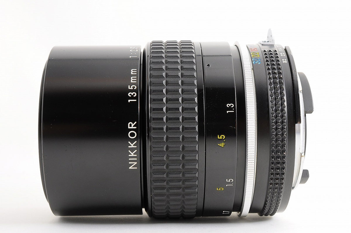 [Near Mint] Nikon AI Nikkor 135mm f/2.8 Built-in Hood Fast Telephoto MF Japan