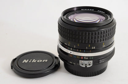 [Near Mint+ w/ Caps] Nikon AI Nikkor 28mm f3.5 MF Wide Angle Prime Lens Japan