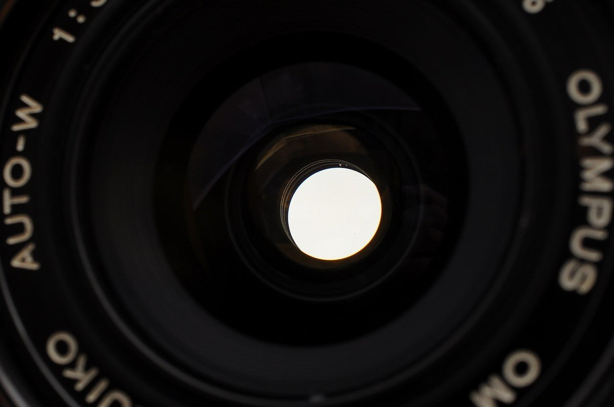[Mint w/ Case] Olympus OM G.Zuiko Auto-W 28mm f/3.5 Wide MF Lens OM Japan