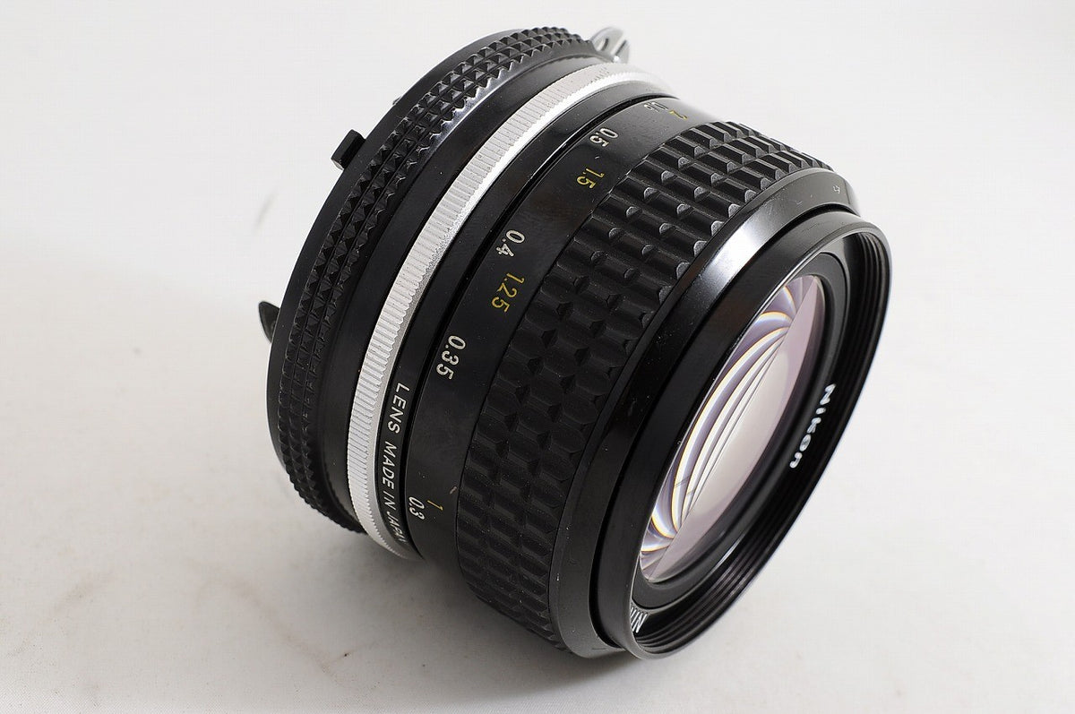 [Near Mint+ w/ Caps] Nikon AI Nikkor 28mm f3.5 MF Wide Angle Prime Lens Japan